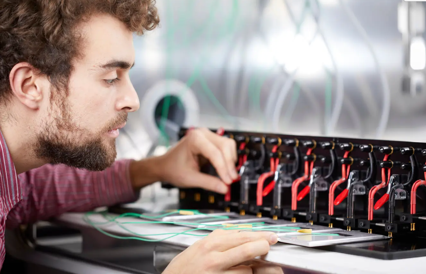 Cellules de batterie sur le banc d'essai: le CSEM planche sur la batterie du futur.