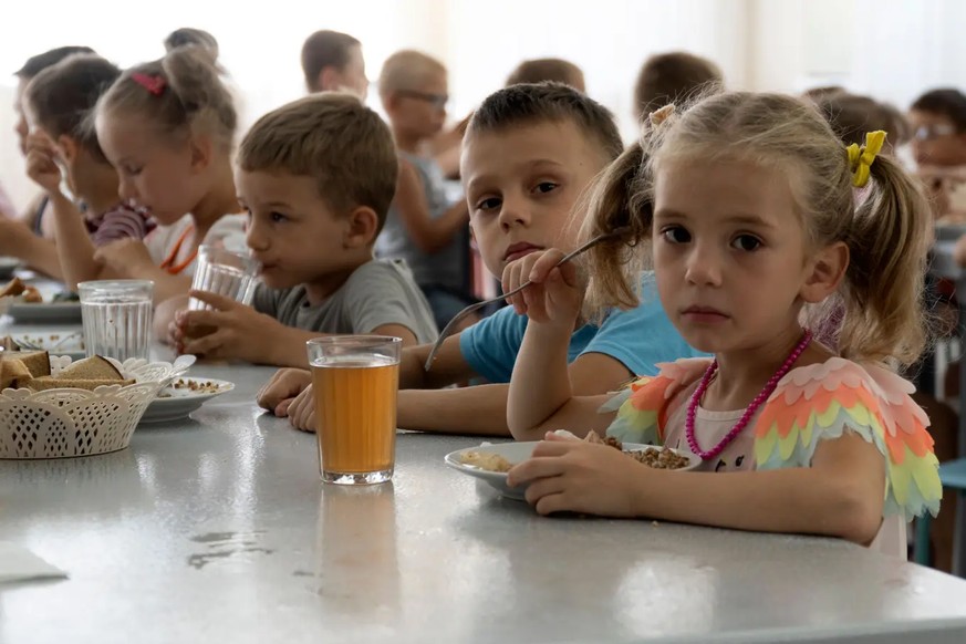 Enfants ukrainiens dans un établissement de la région de Rostov en Russie. Ils ont été enlevés en Russie dans un orphelinat de Donetsk.