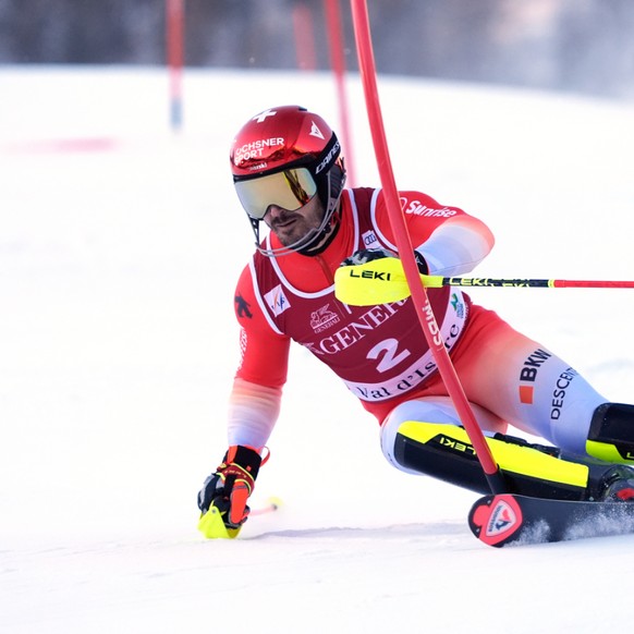 Le Valaisan d&#039;origine neuchâteloise Loïc Meillard est en tête au terme de la première manche du slalom de Val d&#039;Isère.
