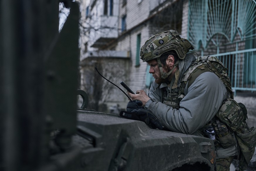 Zelensky a démenti un retrait de ses troupes de Bakhmout.