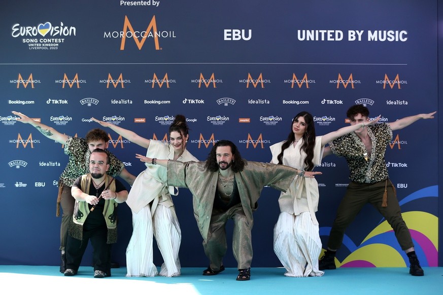 epa10614338 Monika Linkyte (L) from Lithuania arrives on the Turquoise Carpet for the Opening Ceremony of the 67th annual Eurovision Song Contest (ESC) at The Walker Art Gallery in Liverpool, Britain, ...