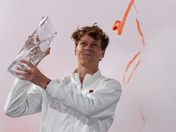 Jannik Sinner complète le "Sunshine double" avec son titre à Miami.