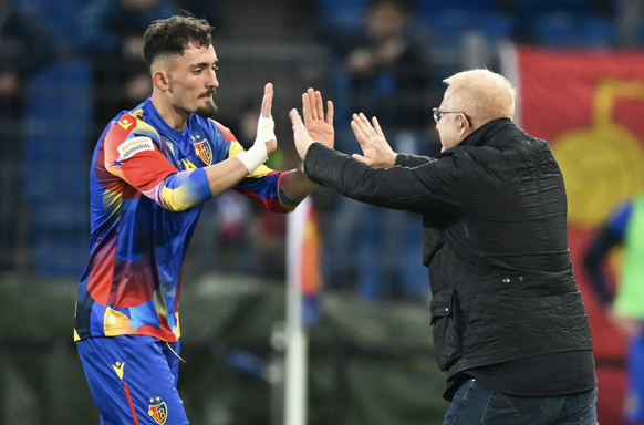 Depuis février, Heiko Vogel (à droite) est à la fois l'entraîneur et le directeur sportif du FC Bâle.