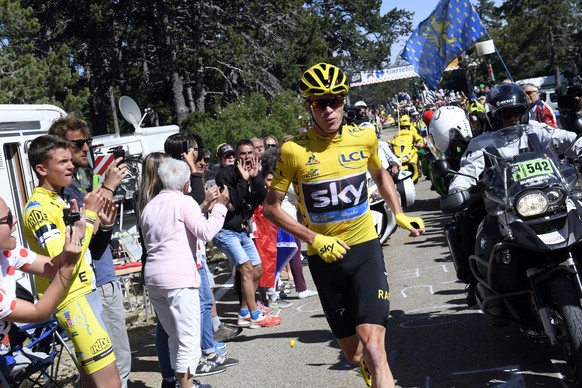 Britain&#039;s Chris Froome, wearing the overall leader&#039;s yellow jersey runs after he crashed at the end of the twelfth stage of the Tour de France cycling race with start in Montpellier and fini ...