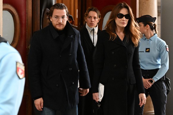Former French President Nicolas Sarkozy&#039;s wife Carla Bruni-Sarkozy and son Jean Sarkozy leave a Paris court before it decides whether to release Sarkozy from prison, less than three weeks after h ...
