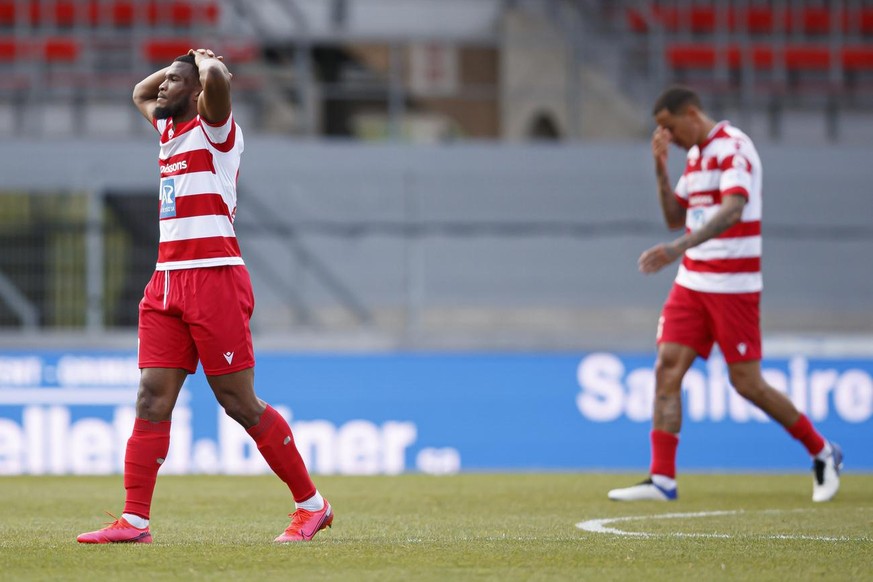 Le defenseur valaisan Dimitri Cavare, gauche, reagit lors de sa rencontre de football de Super League entre FC Sion et FC Lausanne-Sport, LS, le dimanche 2 mai 2021 au stade de Tourbillon a Sion. (KEY ...