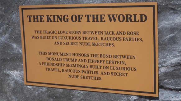 La plaque au pied de la statue.