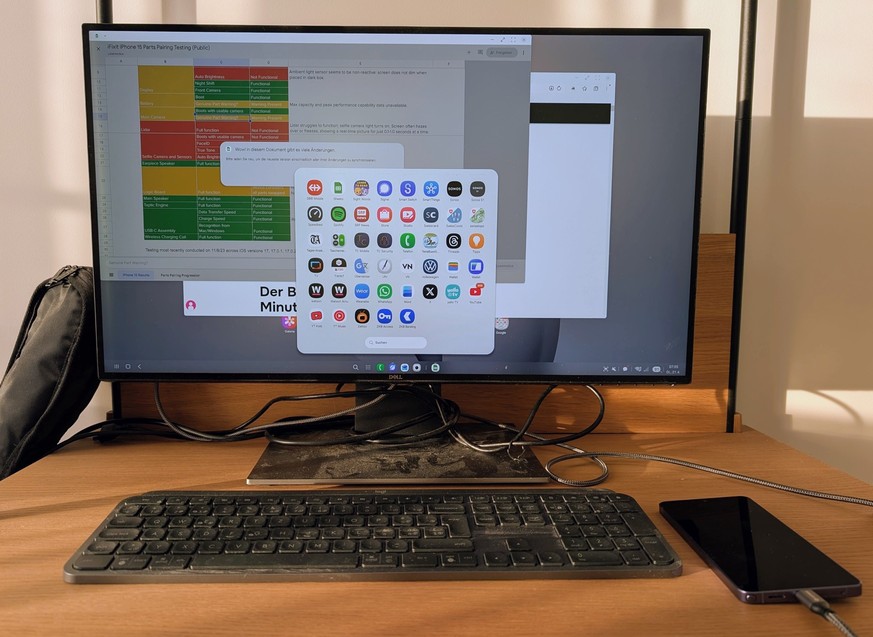 Le S26 Ultra est également un ordinateur portable: lorsqu'il est connecté à un écran d'ordinateur, l'affichage passe en mode Bureau.