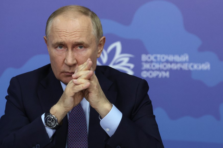 epaselect epa11584738 Russian President Vladimir Putin holds a meeting on the development of infrastructure at the Far Eastern Federal District on the sidelines of the Eastern Economic Forum (EEF) at  ...
