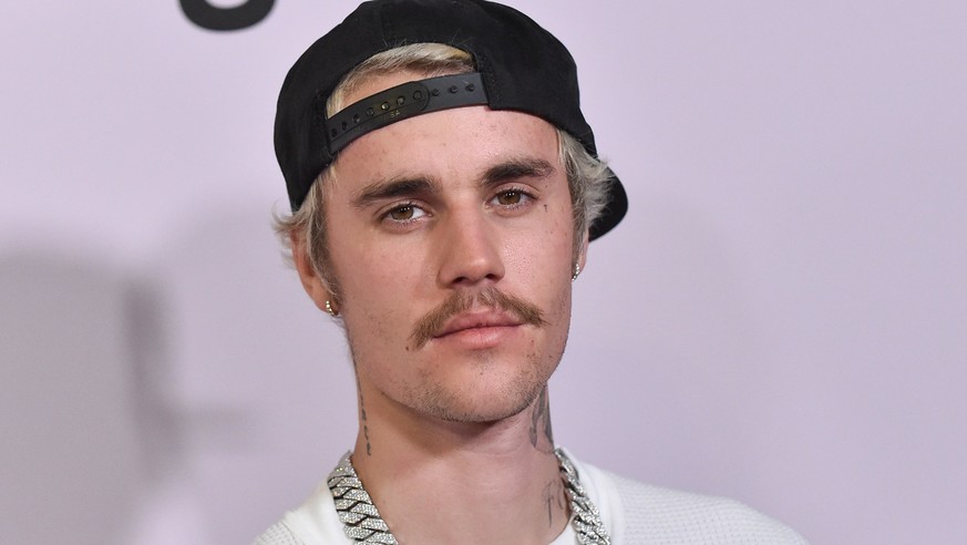 Justin Bieber est en bisbille avec le géant suédois de la fast-fashion H&amp;M.