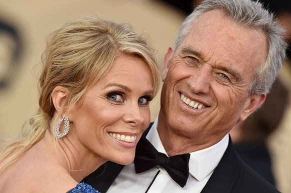LOS ANGELES, CA - JANUARY 21: Actress Cheryl Hines and Robert Kennedy Jr. attend the 24th Annual Screen Actors Guild Awards at The Shrine Auditorium on January 21, 2018 in Los Angeles, California. (Ph ...