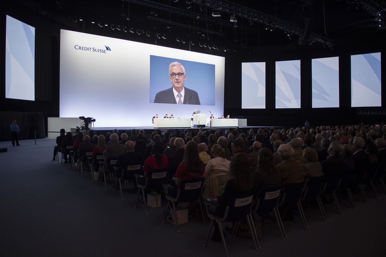 Verwaltungsratspraesident Urs Rohner spricht an der ordentlichen Generalversammlung der Credit Suisse im Hallenstadion in Zuerich am Freitag, 24. April 2015. Der scheidende Credit-Suisse-Chef Brady Do ...