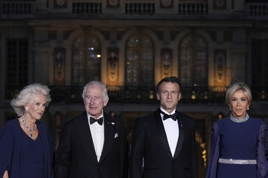 La reine Camilla, le roi Charles III, Emmanuel et Brigitte Macron sur leur trente-et-un pour un dîner d'Etat à Versailles.