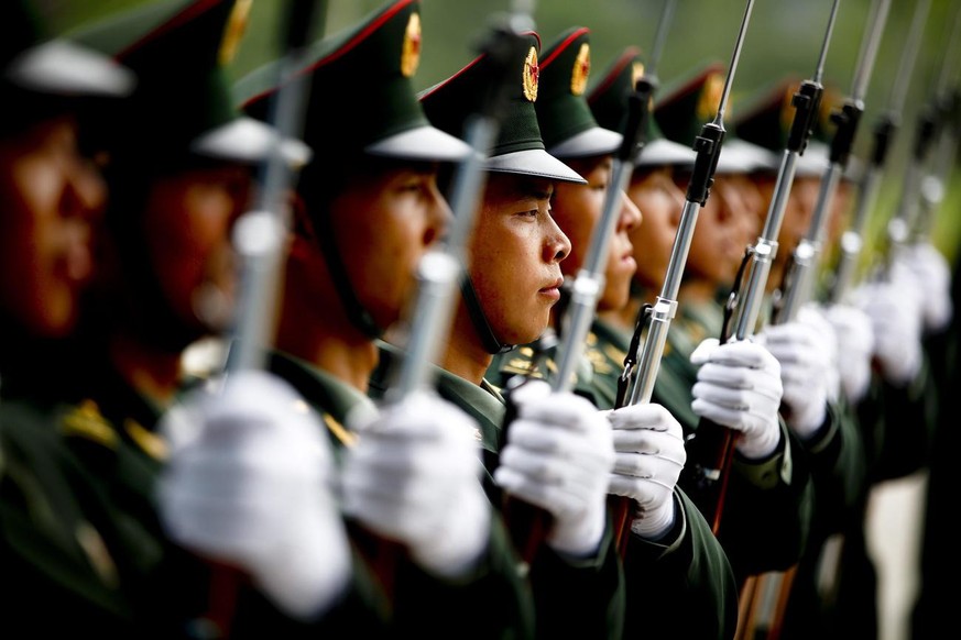 epa02834495 Members of the Chinese People&#039;s Liberation Army (PLA) Guard of Honor are exercising during an organized visit for the press to the base of the guard of honor in Beijing, China, 21 Jul ...