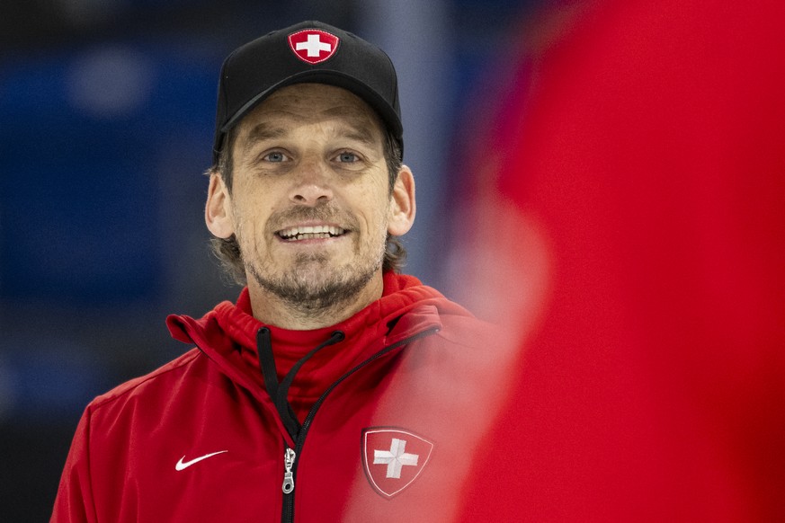 Head Coach Patrick Fischer waehrend eines Trainings der Schweizer Eishockey-Nationalmannschaft, aufgenommen am Mittwoch, 30. April 2025 in der SWISS Arena in Kloten.(KEYSTONE/Ennio Leanza)