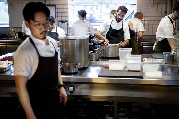 Statsminister Lars Loekke Rasmussen og miljoe- foedevareminister Jakob Ellemann-Jensen, Noma chef Rene Redzepi og Maximillian Bogenmann ved lancering af Gastro 2025-udspillet paa restauranten Amass pa ...