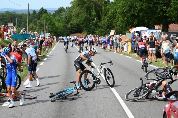 Mikel Landa, le leader de l&#039;équipe Bahrain-Victorious sur le Tour de France, ne pèse pas sur la course. Il végète au 14e rang du général. Certains l&#039;appellent même «Mikel Nada».