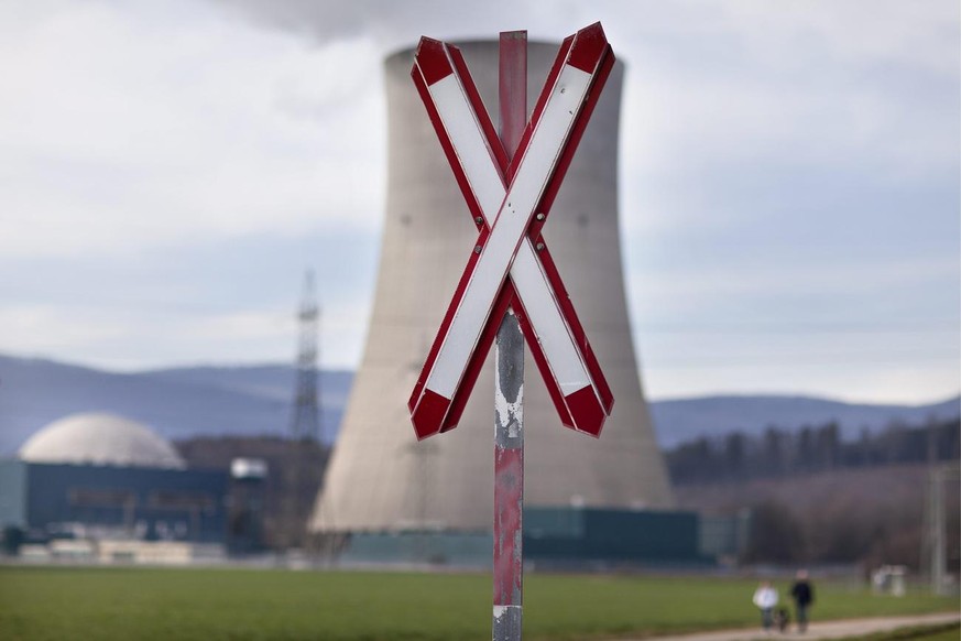 The cooling tower of the nuclear power plant Goesgen in the canton of Solothurn, Switzerland, pictured on March 15, 2011. (KEYSTONE/Gaetan Bally) 

Der Kuehlturm des Kernkraftwerks Goesgen, aufgenomme ...