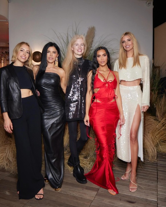Pour sa fête d&#039;anniversaire, Kim s&#039;est entourée d&#039;une brochette de nouvelles copines et parmi elles, la fille de l&#039;ex-président des Etats-Unis, Ivanka Trump.