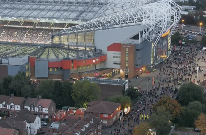 manchester united liverpool old trafford gens quittent le stade