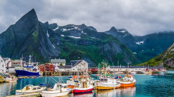 Le village de pêcheurs de Hamnoy, Reinefjord, îles Lofoten, Norvège
