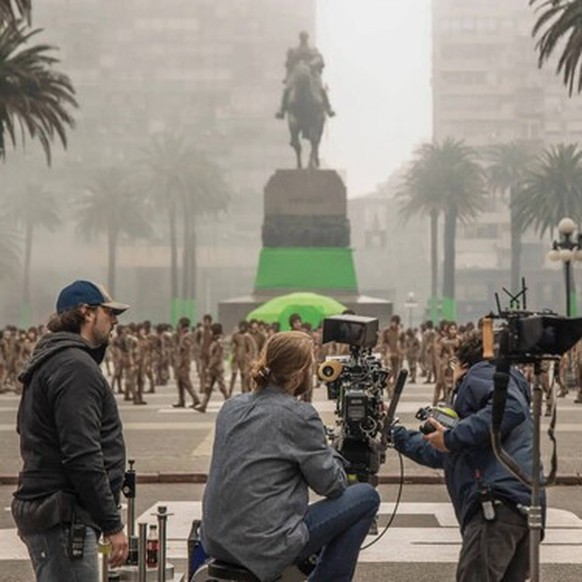 Sur le tournage de la série qui n'existe pas.