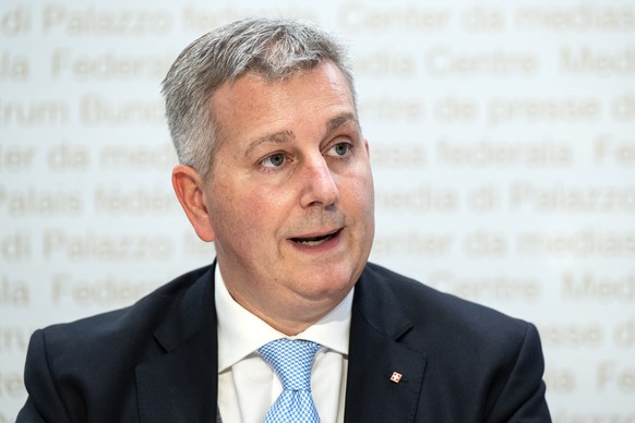 SVP-Staenderat und Parteipraesident Marco Chiesa, TI, aeussert sich an einer Medienkonferenz zur Lancierung des Referendums zur Gletscher Initiative, am Dienstag, 11. Oktober 2022, in Bern. (KEYSTONE/ ...