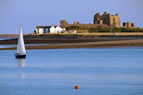 Un château, un pub et un camping: les trois (et seules) attractions de cet îlot de 20 hectares.