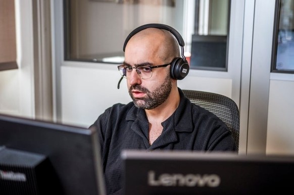Ziad Kassem répond à jusqu’à 40 appels par garde, provenant aussi bien de professionnels de la santé que de particuliers.
