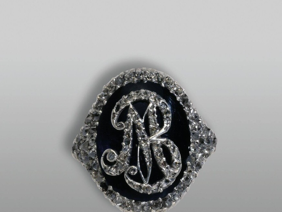 La bague était un cadeau du tsar russe Alexandre Ier.
