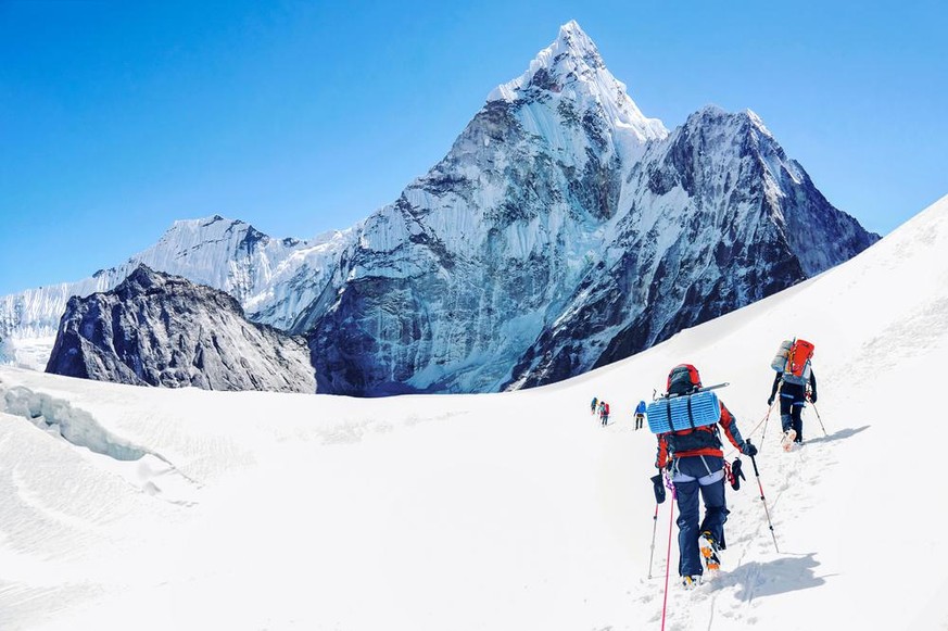 Mont Everest alpiniste Nepal Inde covid-19 pandémie vaccin test