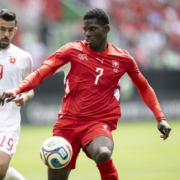 L'attaquant Breel Embolo, ici lors du match amical contre la Jordanie dimanche, n'a toujours pas reçu le feu vert de l'administration américaine pour rejoindre ses coéquipiers à San Die ...