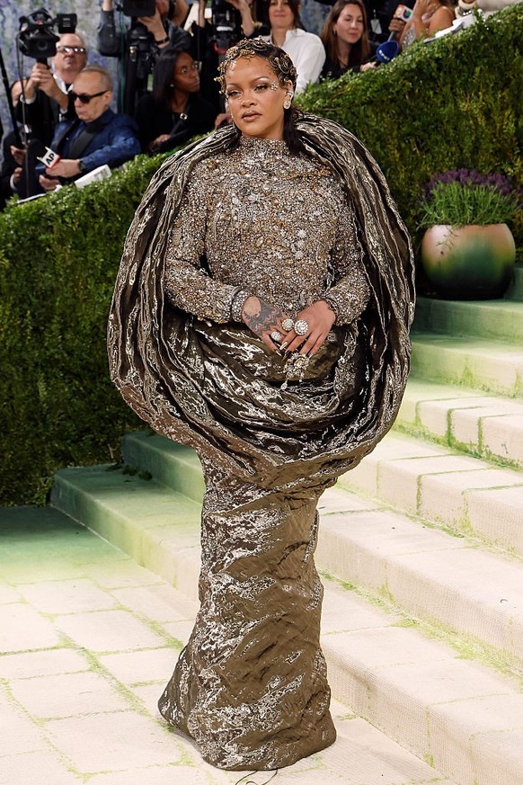 NEW YORK, NEW YORK - MAY 04: Rihanna attends the 2026 Met Gala celebrating "Costume Art" at Metropolitan Museum of Art on May 04, 2026 in New York City. (Photo by Taylor Hill/Getty Images)