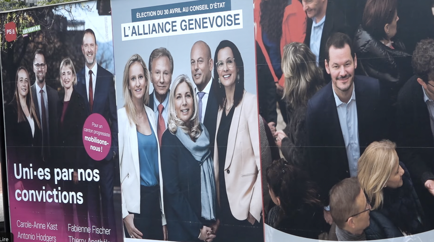 Les candidats en lice pour le second tour du 30 avril. Au centre, l'affiche de l'alliance de droite.