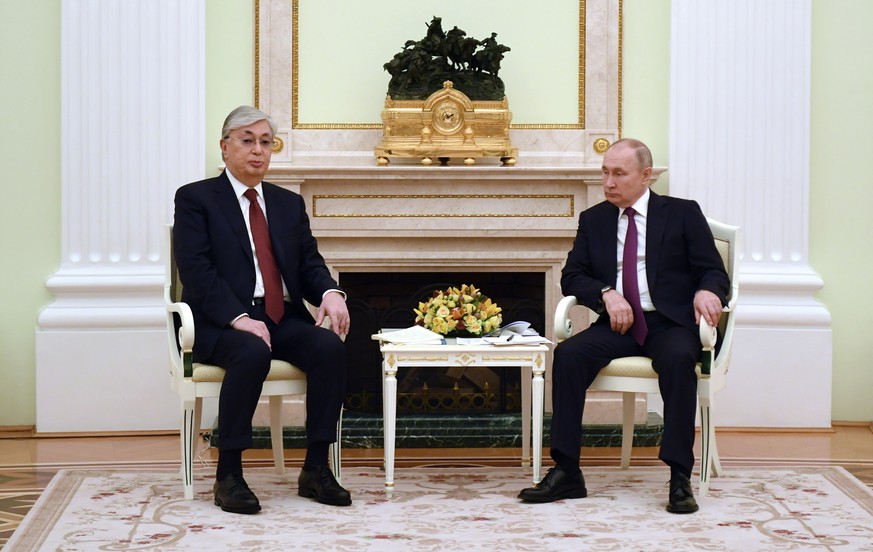 Le président du Kazakhstan, Kassym-Jomart Tokaïev, en compagnie de Vladimir Poutine.