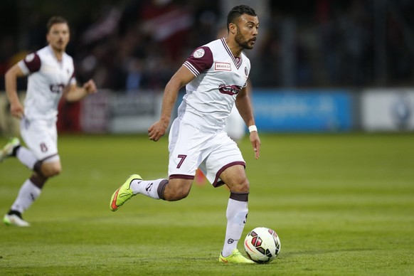 Servettes Johan Vonlanthen in Aktion im Fussball Challenge League Spiel zwischen dem FC Biel und Servette FC, am Donnerstag, 30. April 2015, im Stadion Gurzelen in Biel. (KEYSTONE/Peter Klaunzer)