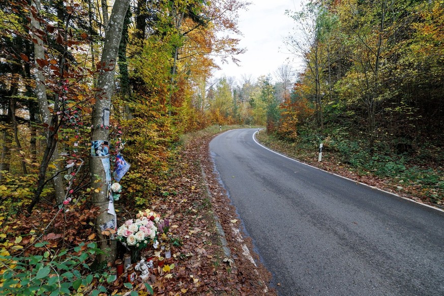 C'est dans ce virage, à Küsnacht, que Muriel Furrer a chuté lors des Mondiaux 2024. Un mémorial a été érigé sur le lieu de l'accident.