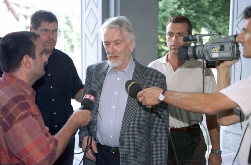 Lefaux-monnayeur Hans Jörg Mühlematter devant le tribunal de district de Baden en 1998.