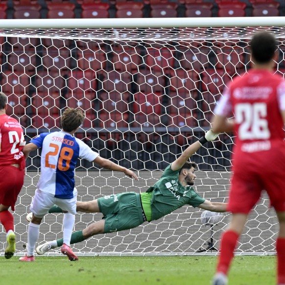 Silvan Sidler (à gauche) a sonné la révolte pour Winterthour avant que son jeune coéquipier Tibault Citherlet n&#039;égalise en fin de match.