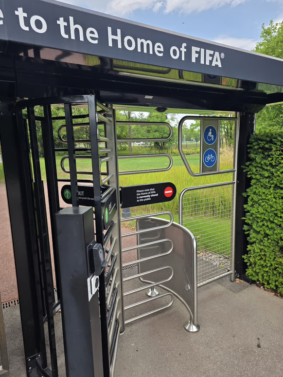 Nouveau système de contrôle d'accès au siège de Zurich: la Fifa se barricade.