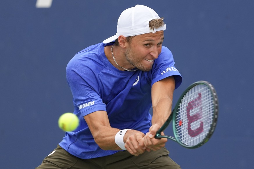 Leandro Riedi, of Switzerland, returns a shot to Francisco Cerundolo, of Argentina, during the second round of the U.S. Open tennis championships, Thursday, Aug. 28, 2025, in New York. (AP Photo/Kirst ...
