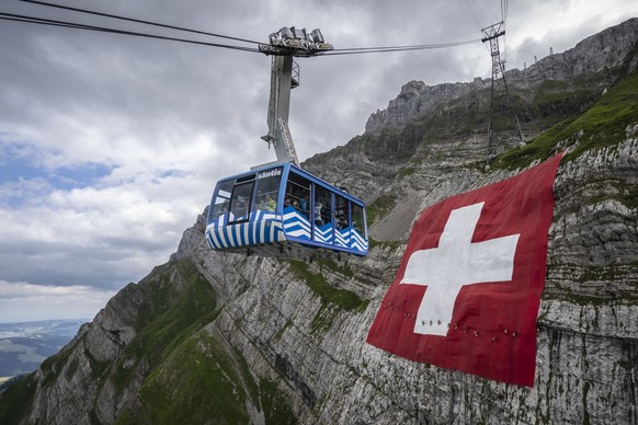 1er août: le plus grand drapeau Suisse ne sera pas déployé. Le drapeau suisse géant, habituellement déployé sur une face du Säntis, dans le canton de Saint-Gall, ne sera pas déployé cette année pour l ...
