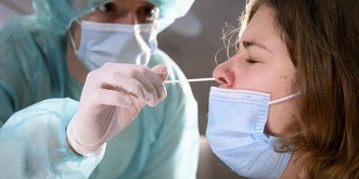 Se faire enfoncer un coton-tige au fond du nez n'est pas sans risque