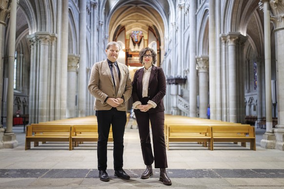 Vincent Grandjean, president de l&#039;Association pour le 750e anniversaire de la Cathedrale (gauche) et La Conseillere d&#039;Etat Christelle Luisier Brodard (droite) posent pour un portrait apres c ...