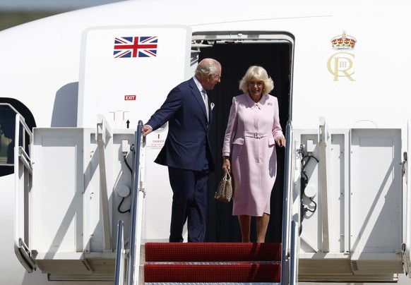 epa12917924 Britain's King Charles III (L) and Queen Camilla (R) arrive at Joint Base Andrews, Maryland, USA, 27 April 2026. King Charles III and Queen Camilla are visiting the US on a four-day s ...