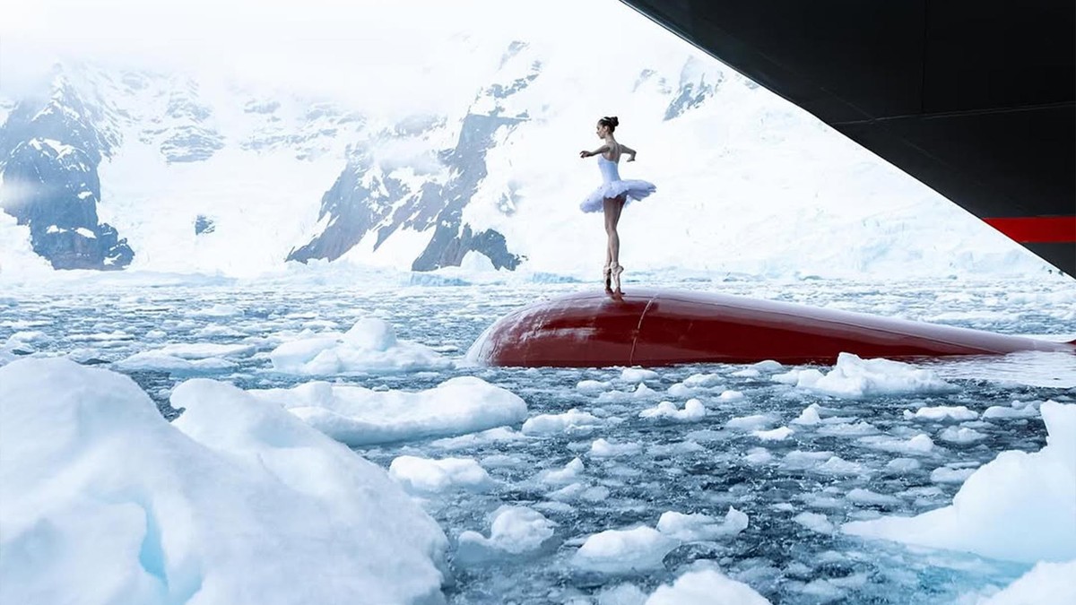 Cette ballerine fait de la danse classique en plein Antarctique