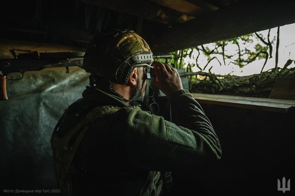 Les soldats ukrainiens continuent à mener leur contre-offensive.
