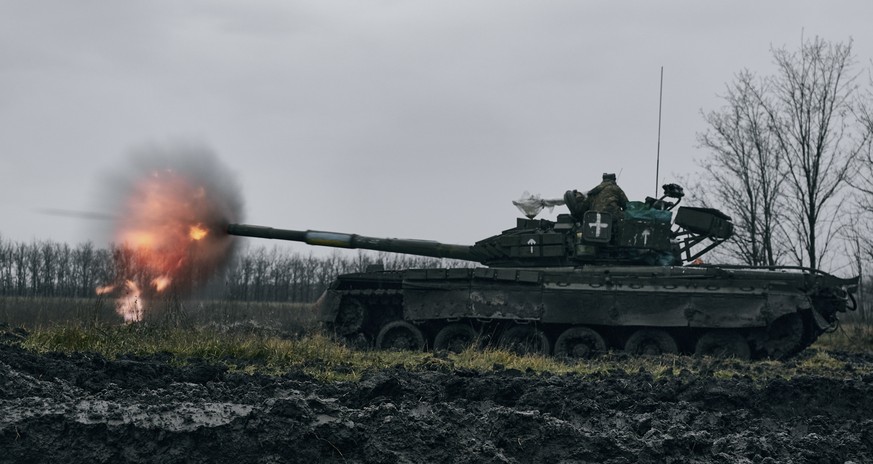 Ukrainian army fires a captured Russian tank T-80 at the Russian position in Donetsk region, Ukraine, Tuesday, Nov. 22, 2022. (AP Photo/LIBKOS)