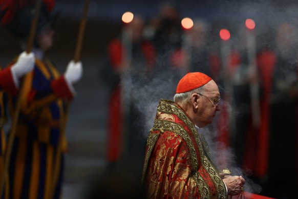 Cardinal Camerlengo Kevin Joseph Farrell walks, on the day of the translation of Pope Francis&#039; body, in St. Peter&#039;s Basilica at the Vatican, April 23, 2025. REUTERS/Yara Nardi