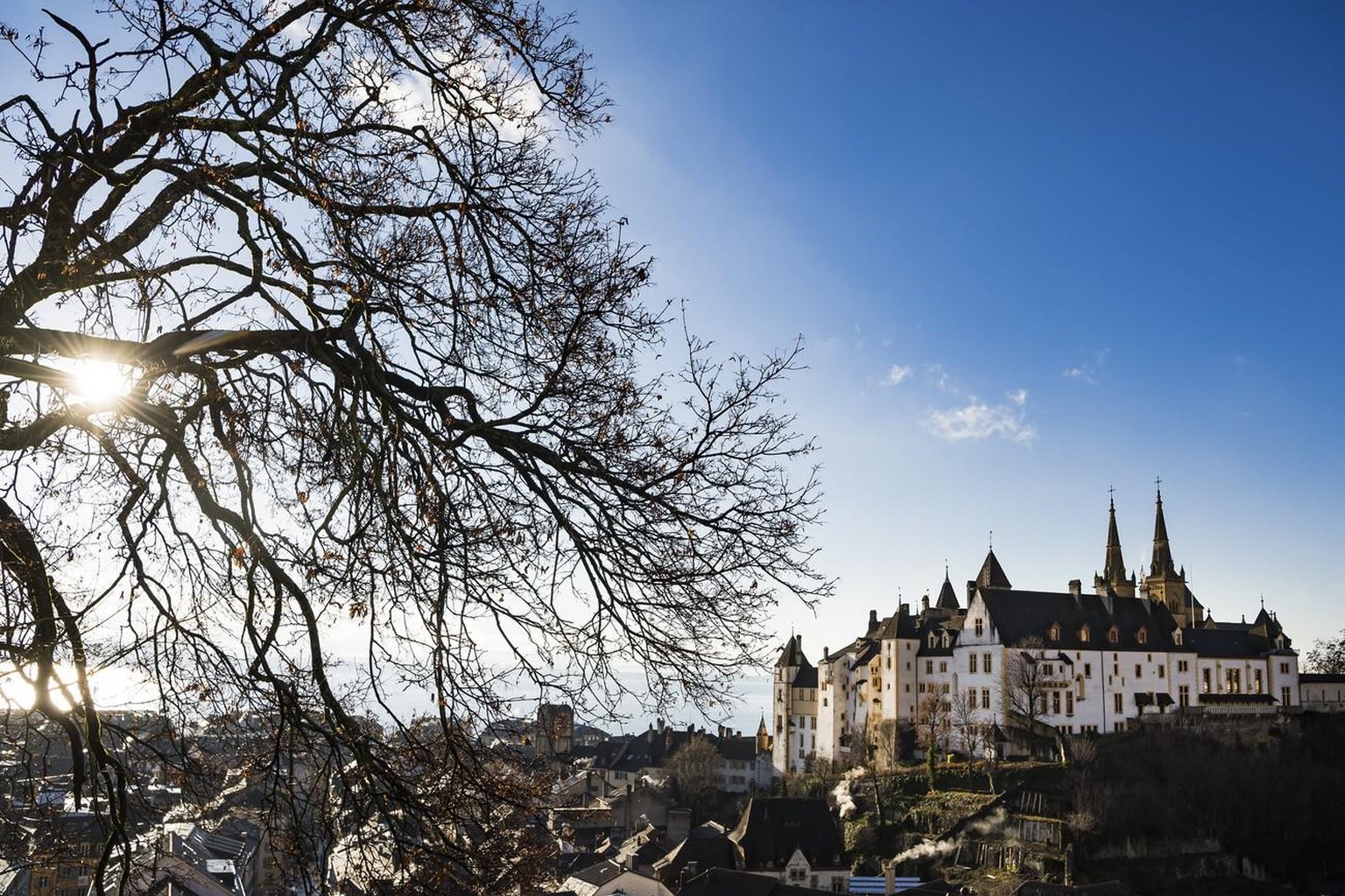 Neuchâtel mise notamment sur l'énergie solaire pour atteindre la neutralité carbone d'ici moins de 30 ans.